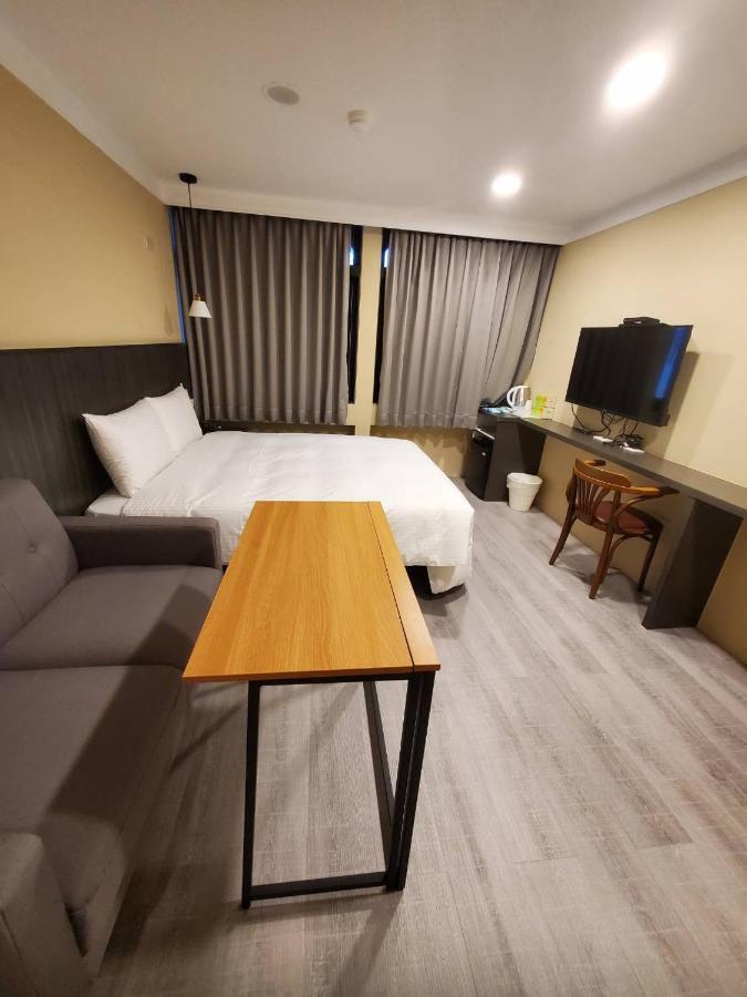 Yoshi Hotel - Tainan Station Branch Exterior foto